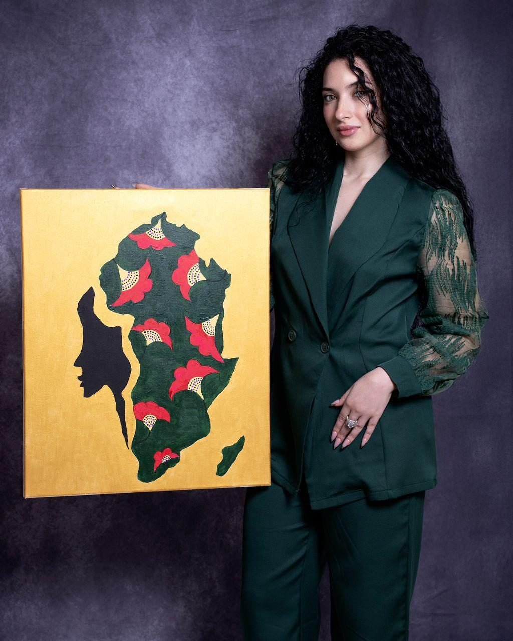 Lubna Sahmoud with one of her original works